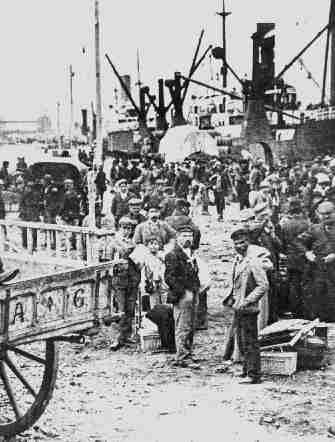 Inmigrantes en el puerto de Buenos Aires